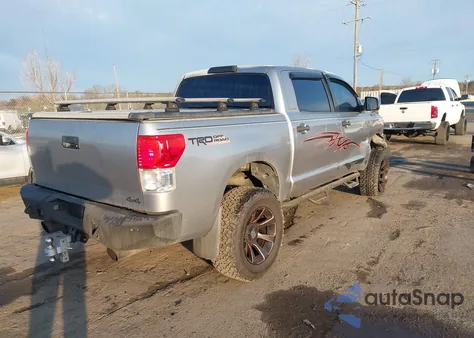 2010 Toyota Tundra Limited 5.7L V8 z USA, uszkodzony, nr VIN 5TFHW5F14AX130936